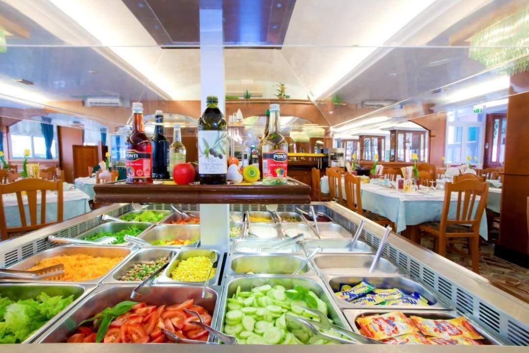 קאורלה Hotel Helen מראה חיצוני תמונה