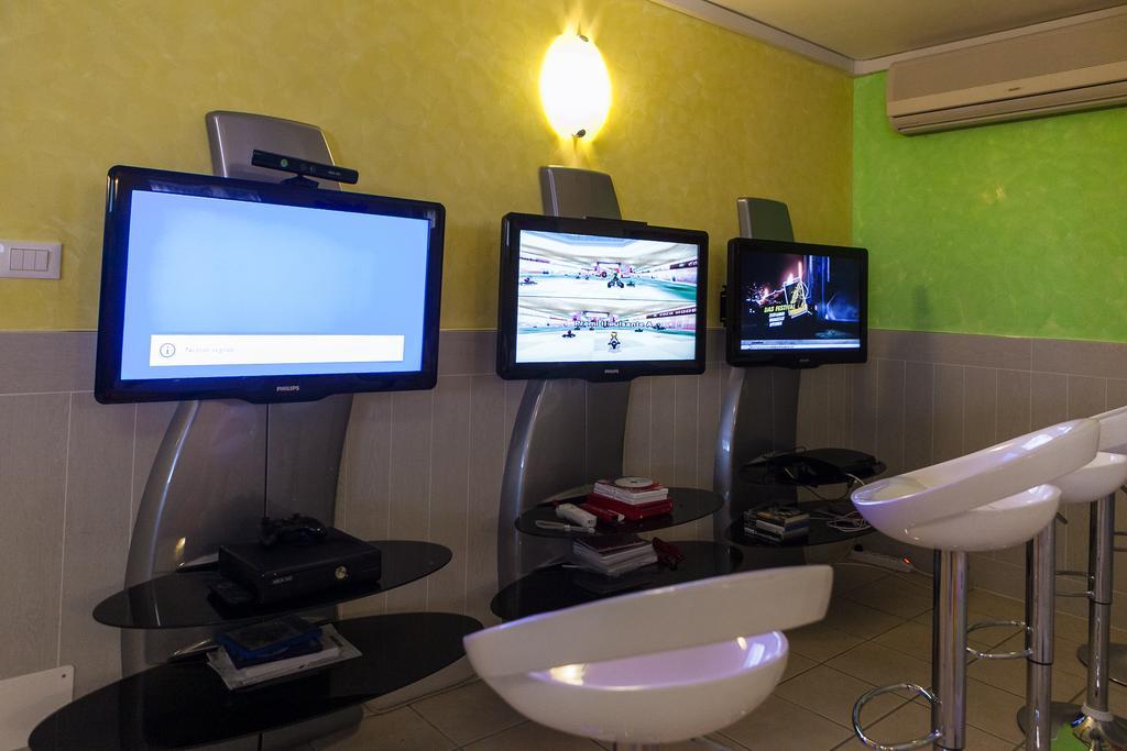 קאורלה Hotel Helen מראה חיצוני תמונה
